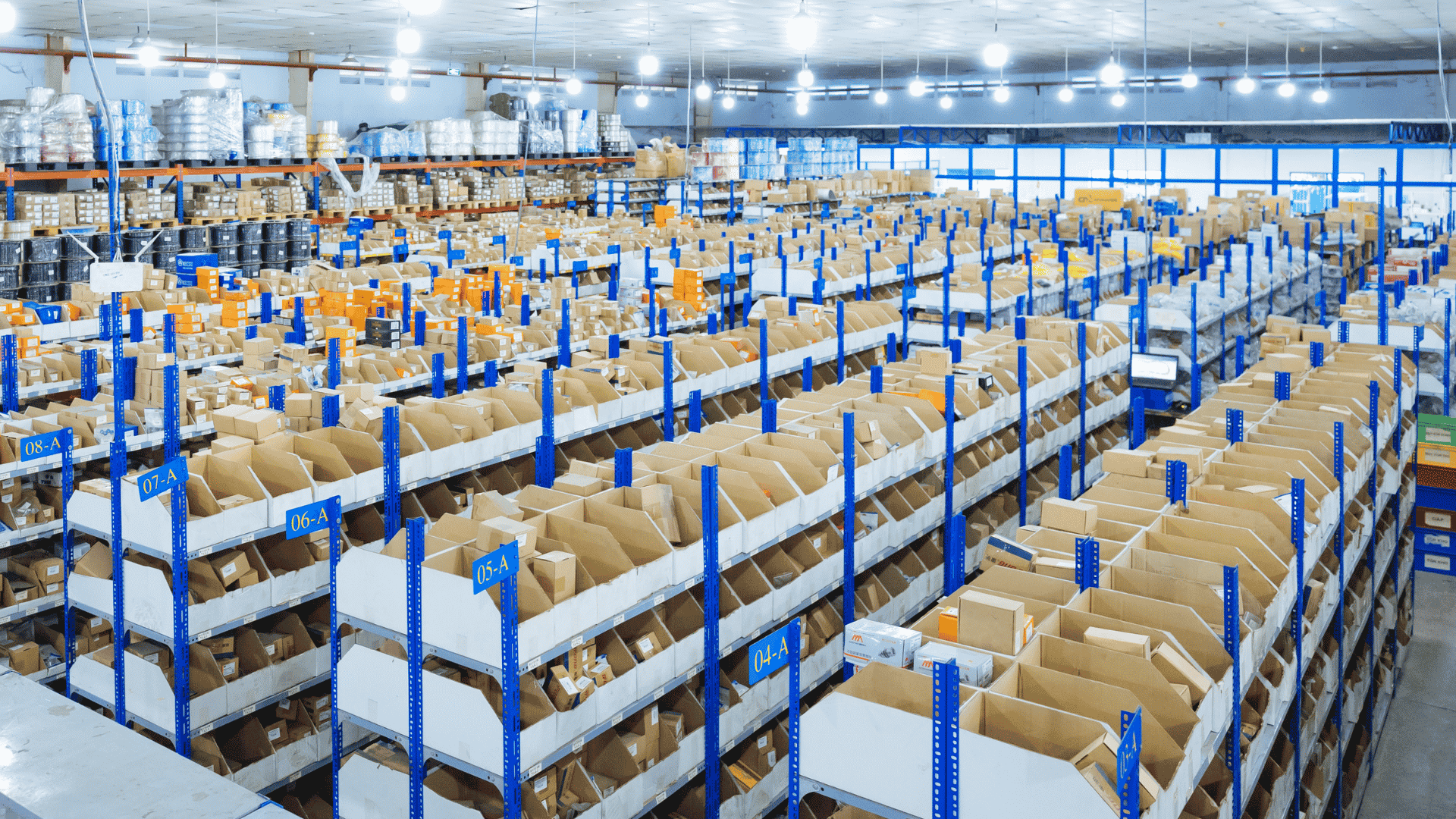 Hệ thống lưu trữ kệ hàng thông minh tại kho Mecsu 2000m2
